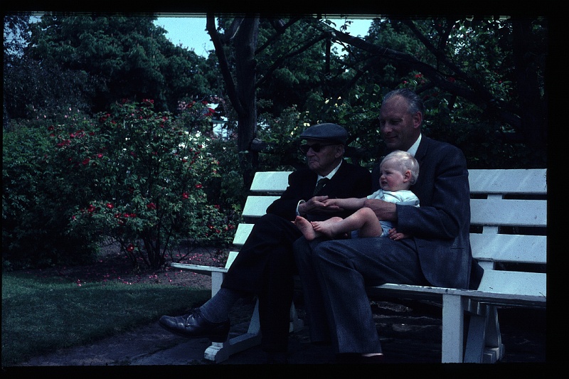 35.Driebergen jun 1966 Opa,Papa,Peter.JPG